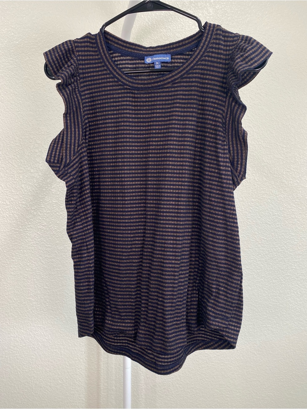 Democracy Women’s Micro Stripe Navy Blue Ruffle Cap Sleeve Blouse M